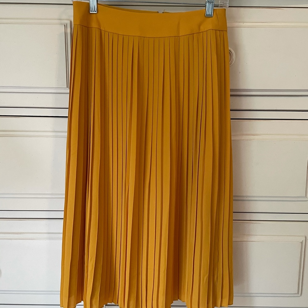 J Crew Factory MIDI SKIRT in Size 2.
